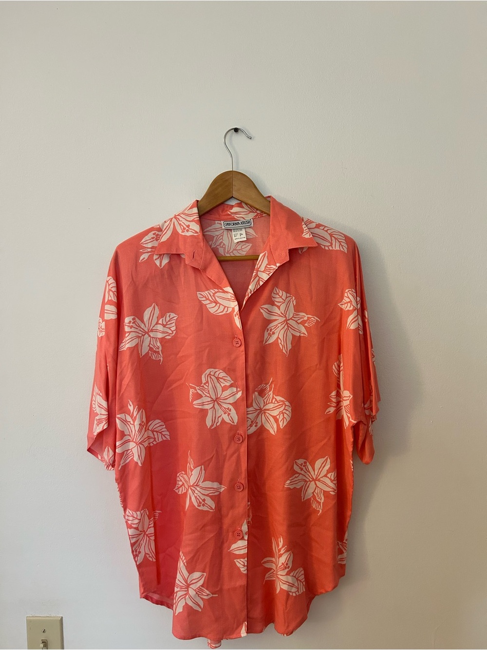 California Krush Women’s M Pink/White Floral Hawaiian Short Sleeve Button-Up